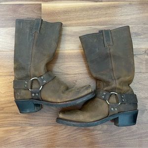 Frye Women’s boots harness 12R in tan